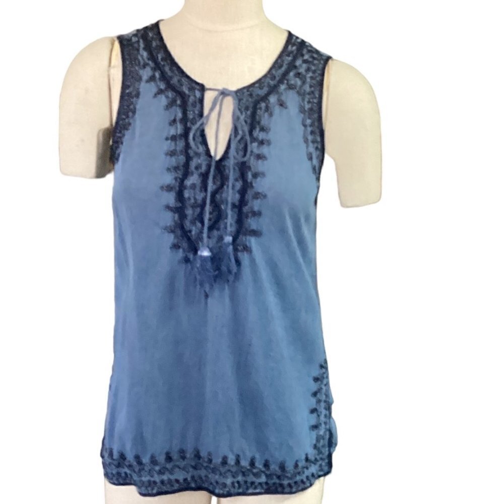 Luna Moon Sleeveless Top Embroidered‎ Tassel Tie V-Neckline S Blue 72C